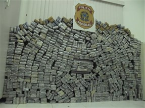 Polícia Federal desarticula organização criminosa de tráfico internacional de drogas em Umuarama